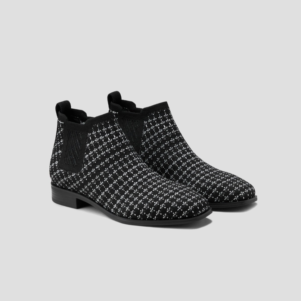 VIVAIA Square-Toe Water-Repellent Ankle
Boots (Ryan Pro) Brand New in Box